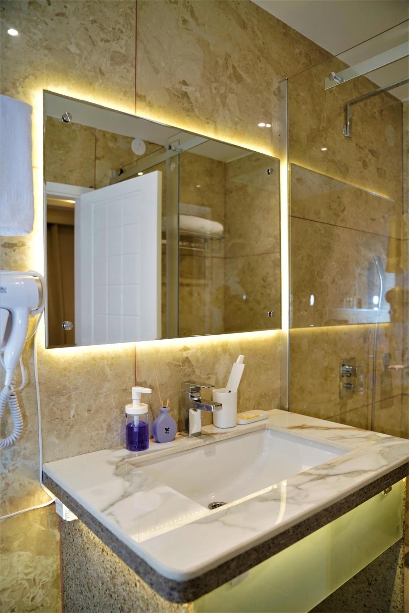 Hotel Essence Grandeur Guwahati Zewnętrze zdjęcie