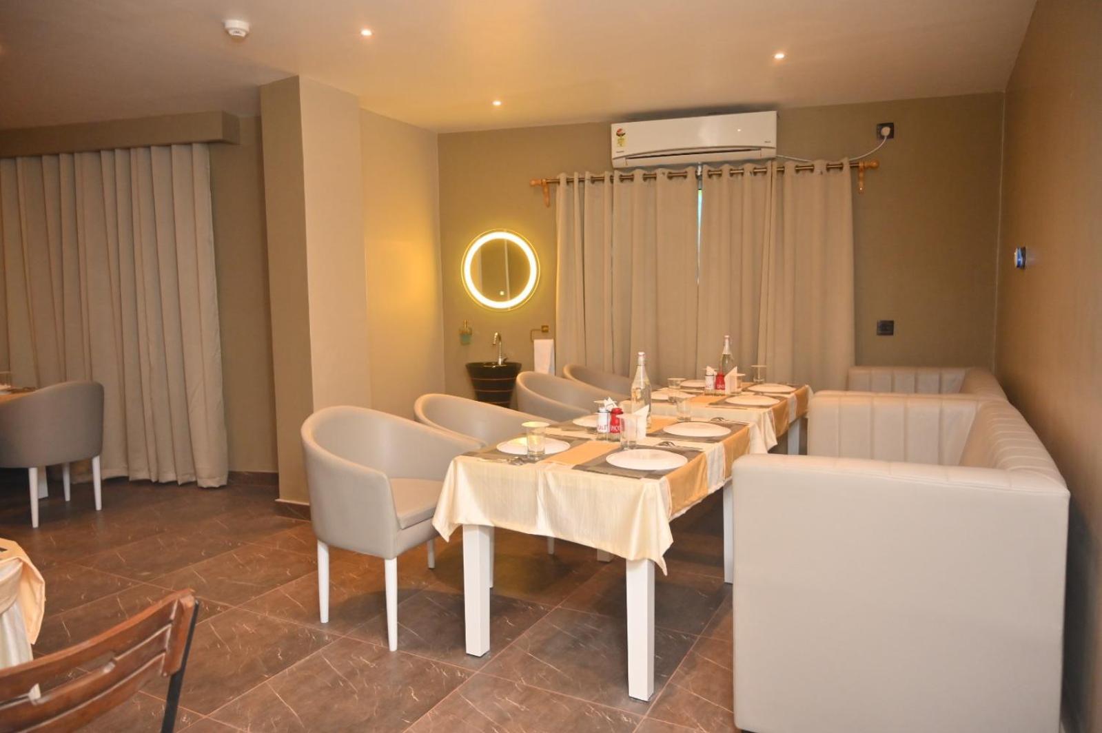 Hotel Essence Grandeur Guwahati Zewnętrze zdjęcie